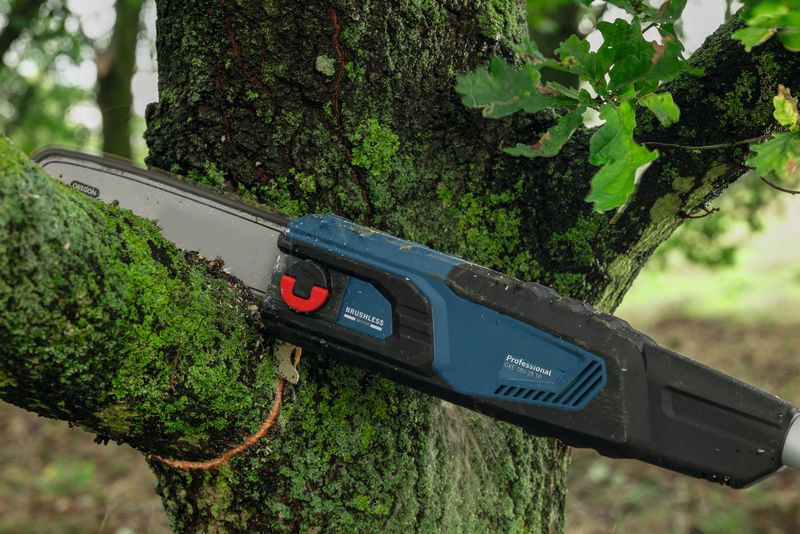 Battery-powered telescopic pruner-GKE 18V-25 TP Professional