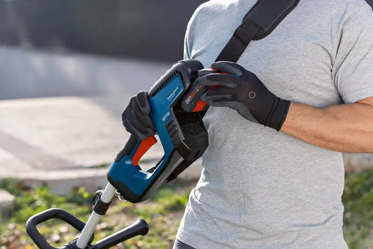 Battery-powered grass trimmer-GRT 18V-33 Professional