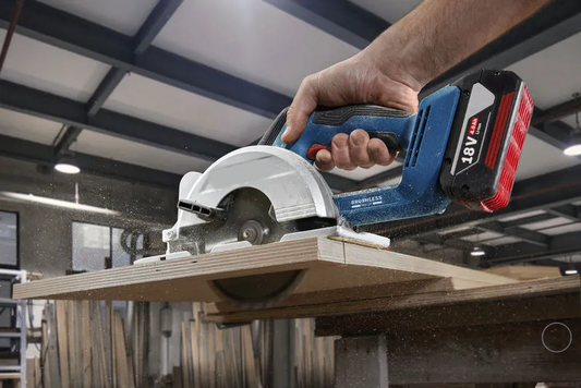 Battery-powered circular saw-GKS 18V-51 Professional